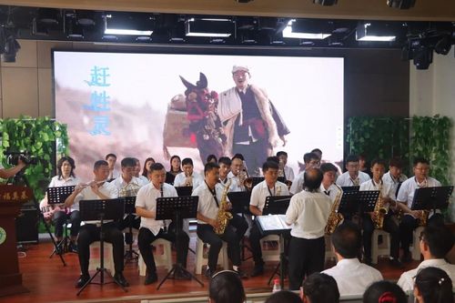 高雅藝術潤童心，管樂之聲傳校園——榆林學院管樂團走進高新二小藝術交流活動側記
